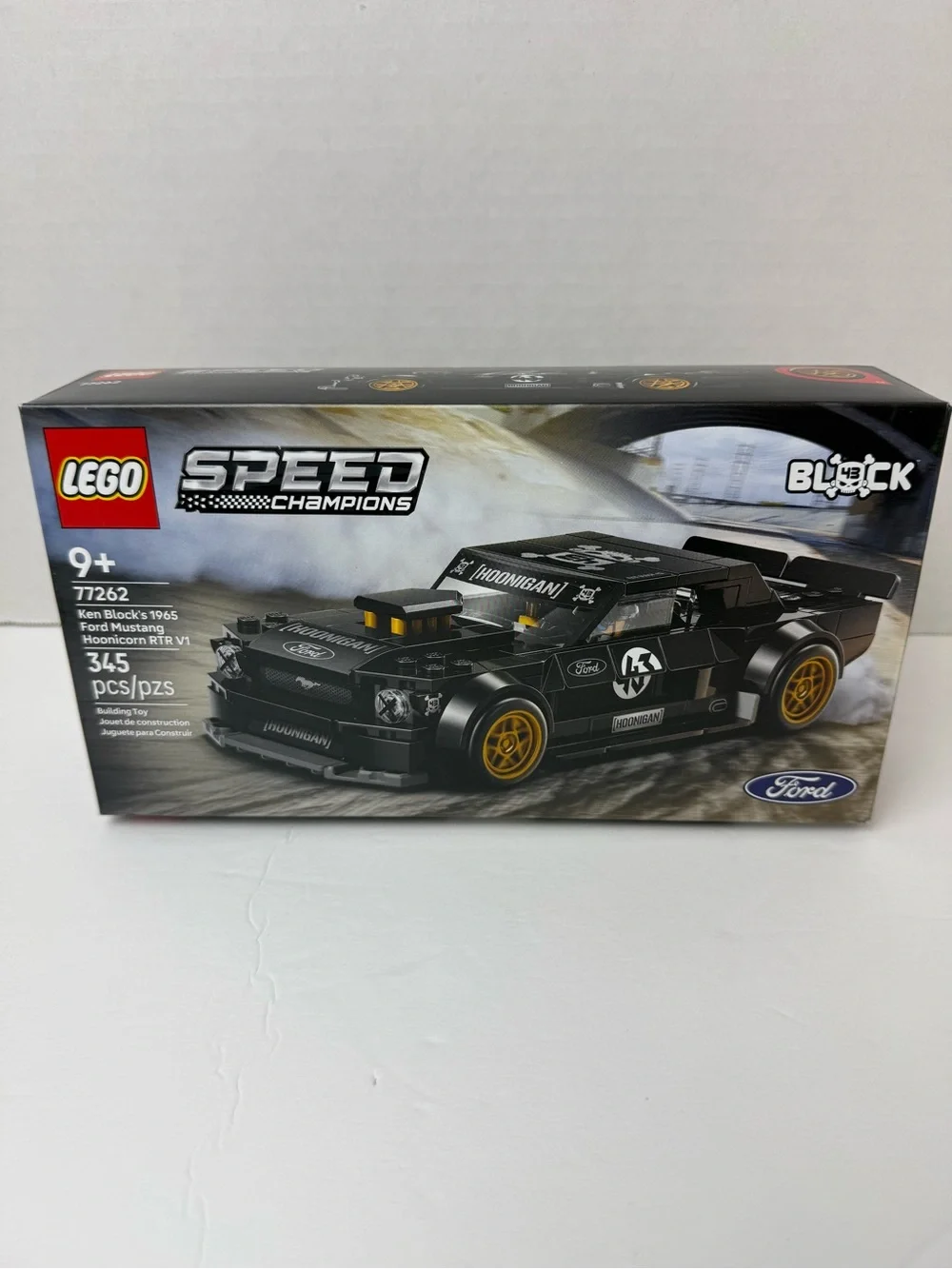 LEGO Speed Champions Black Ford Mustang with Gold Wheels